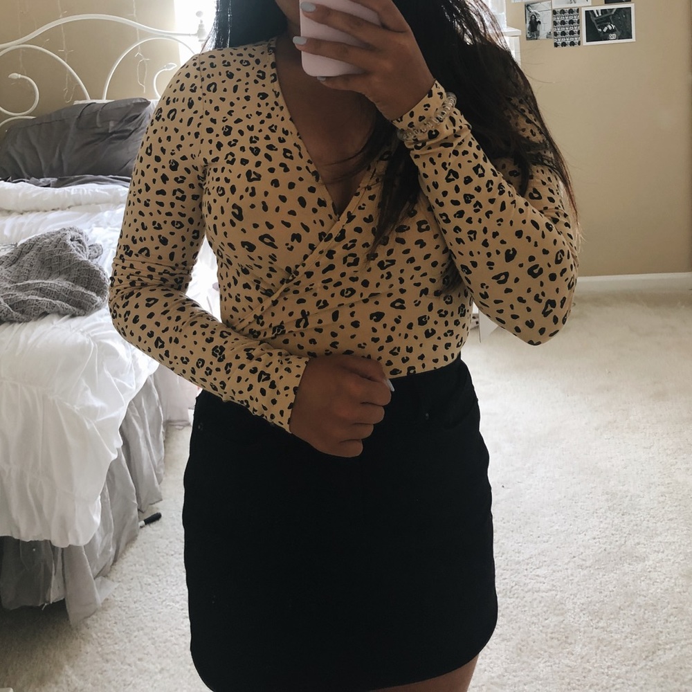 aritzia cheetah print long sleeve wrap top